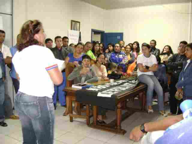 Trabalhadores em educação protestam contra ações do prefeito de Presidente Médici