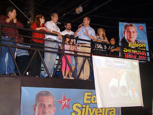 Silveira inaugura comitê de campanha; prefeito prestigia candidato