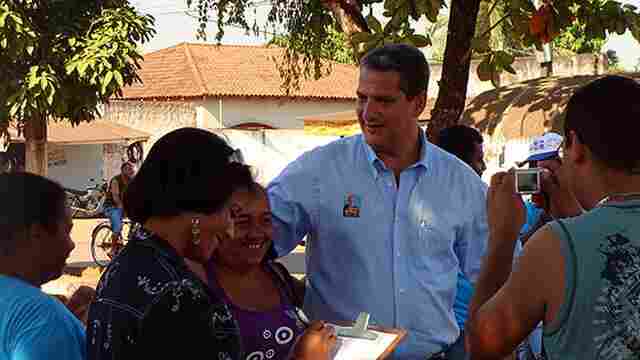 Silveira leva dezenas de pessoas em caminhada na Jatuarana