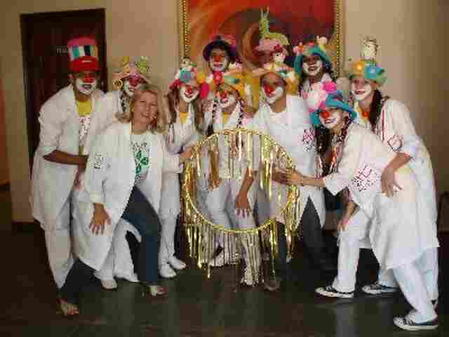 Acadêmicos da FIMCA que integram os Anjos da Enfermagem realizam apresentação no Hospital de Base