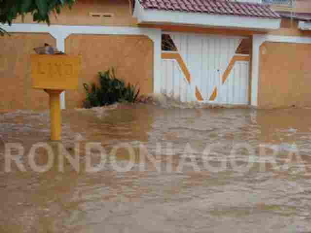 PRF auxilia tráfego em BR atingida pelas águas; Veja imagens