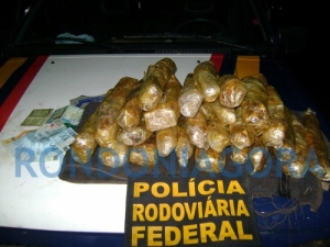 Confira imagens da apreensão de drogas pela Polícia Rodoviária Federal