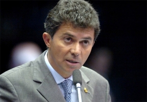 PARA SENADOR, MINISTRO DO MEIO AMBIENTE NÃO PASSA DE UM PALHAÇO: SÓ FALTA O NARIZ, PORQUE A ROUPA ELE JÁ TEM, DIZ EXPEDITO JÚNIOR