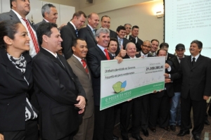 Cassol recebe R$ 21 milhões devolvidos pela Assembléia Legislativa