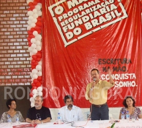Prefeito entrega mais 2 mil escrituras na zona leste de Porto Velho