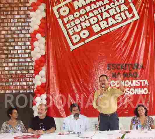 Prefeito entrega mais 2 mil escrituras na zona leste de Porto Velho