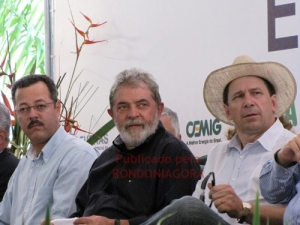 LULA EM RONDÔNIA: Presidente fica menos de 30 minutos em Santo Antônio, cancela almoço e posa para fotos