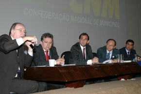 Queda no FPM pode significar falência de municípios, diz AROM