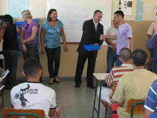Apenados de Porto Velho recebem kits escolares