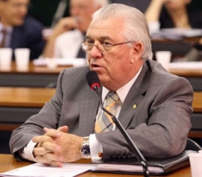 Governo Federal debocha dos municípios, afirma Moreira Mendes