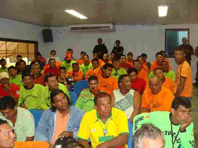 Mototaxistas pressionam na Câmara Municipal