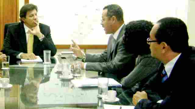 Crescimento de demanda leva prefeito a pedir apoio de ministro