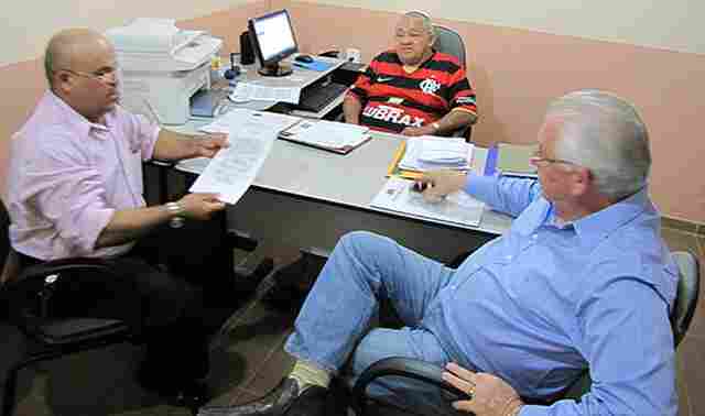 Moreira Mendes entrega certificado de regularidade sindical