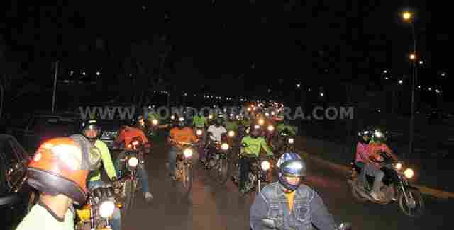 Mototaxistas realizam ato em apoio a Expedito Junior pela aprovação do serviço na CCJ do Senado