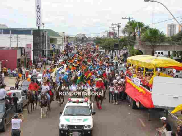 Sem carretas, Cavalgada inicia sem acidentes com veículos