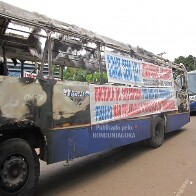 Por segurança, dezenas de motoristas e taxistas fazem passeata na 7