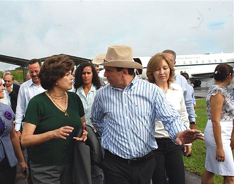 Cassol recebe ministra Dilma Roussef e comitiva em Porto Velho