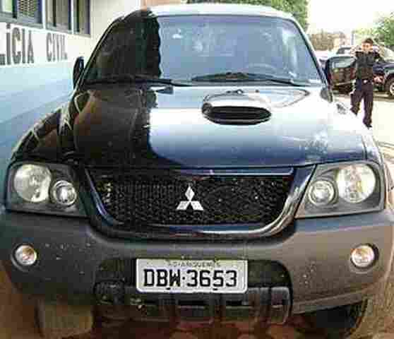 Bolivianos são presos com veiculo roubado em Ariquemes