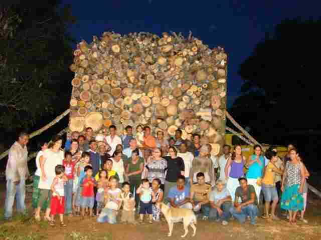 Alto Santo (AC) monta a maior fogueira do mundo