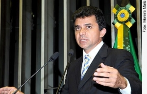 Expedito Júnior diz que cerca de 300 mil foram às ruas apoiar Cassol