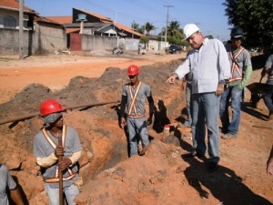 No recesso da Assembléia, Jesualdo vistoria obras em Ji-Paraná