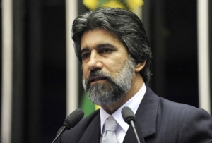 Raupp diz que população das reservas extrativistas e indígenas merece respeito