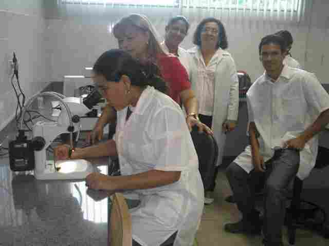 Acadêmicos da UNIRON participam de aulas práticas no LACEN e na UHE de Samuel