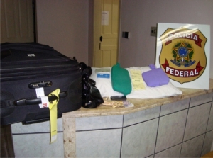 PF prende mulher com dois quilos de cocaína no aeroporto