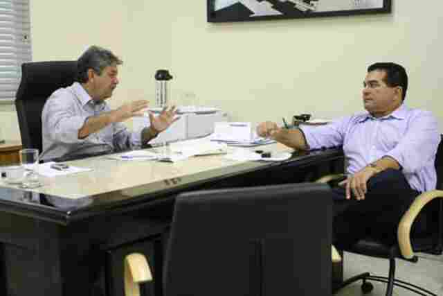 Cahulla discute liberação de emendas com deputado Ernandes Amorim