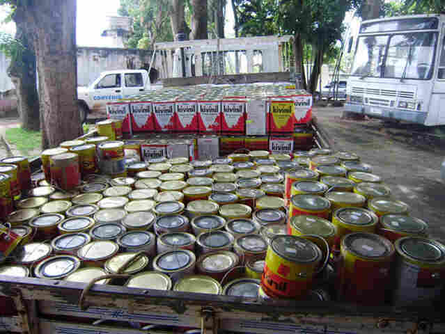 Vigilância apreende dois caminhões de tintas vencidas em Ji-Paraná