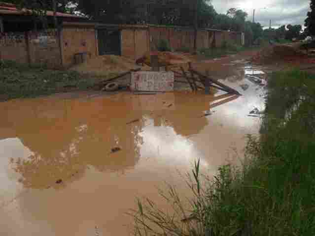 Governador e prefeito não se entendem e buracos tomam conta da Capital