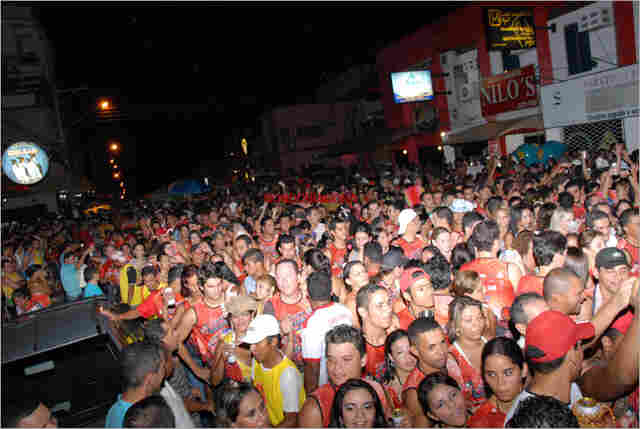 Porto Fla encerra folia levando multidão nas ruas da Capital