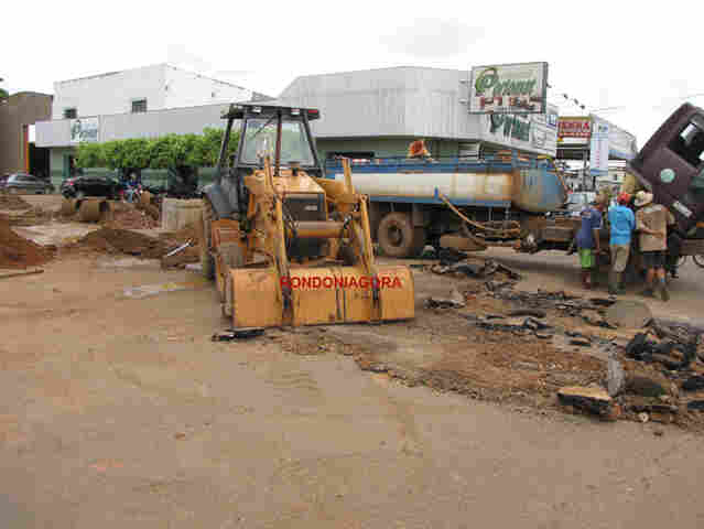 Semtran interdita Carlos Gomes e causa caos em Porto Velho