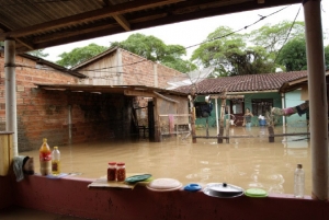 Chuva intensa deixa centenas de famílias desabrigadas em Cacoal