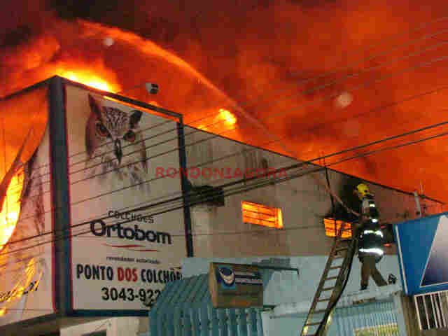 CONFIRA MAIS IMAGENS DO INCÊNDIO EM PORTO VELHO