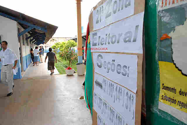 Votação do Plebiscito começa com pouca participação popular