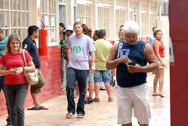 Chuva diminui e eleitor começa a aparece em seções da periferia