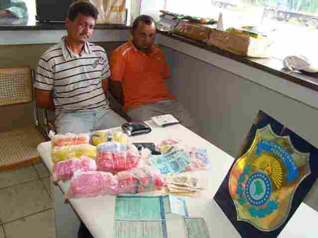 Dois são presos com seis quilos de cocaína