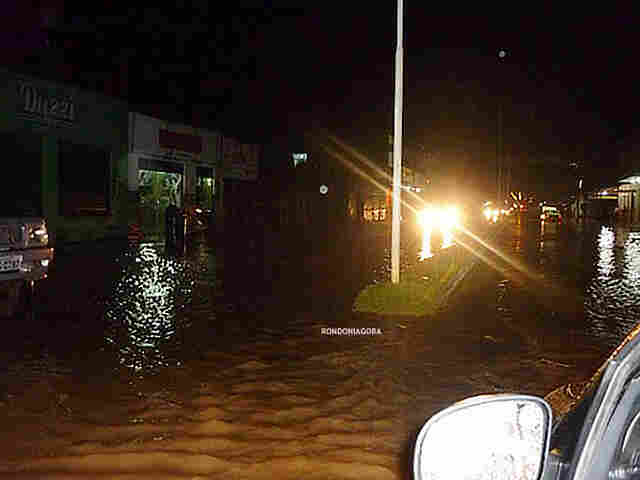 Caos em toda a cidade; Confira imagens dos leitores