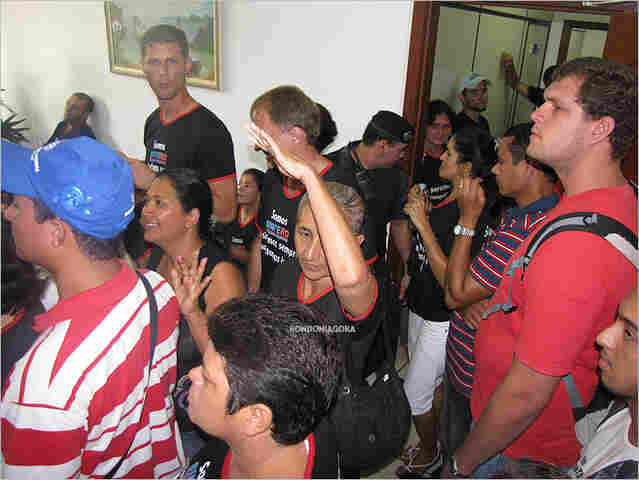 GOVERNADOR DÁ PRAZO ATÉ AS 16 HORAS PARA SINTERO DESOCUPAR PRÉDIO DA SEDUC