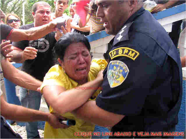 PELO MENOS 7 MANIFESTANTES FICAM FERIDOS DURANTE CONFRONTO COM A PM; VEJA IMAGENS