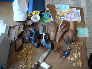 Policia Militar em Buritis prende dois homem acusados de roubo