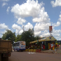 Bar em disputa por espaço público toma conta também de rua em Porto Velho