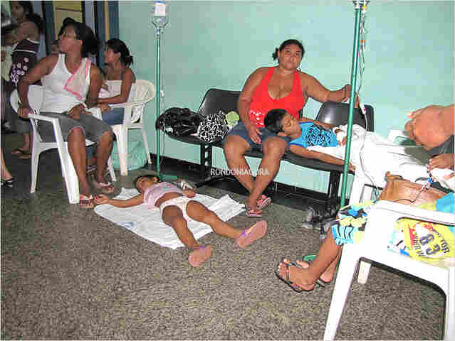 Caos no Hospital Infantil Cosme e Damião; Crianças são atendidas até no chão