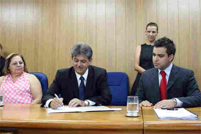 GOVERNADOR PEDE UNIÃO DA CLASSE POLÍTICA PARA EXIGIR ICMS DAS USINAS DO RIO MADEIRA