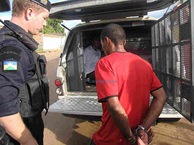 Polícia prende quatro em flagrante por posse de droga