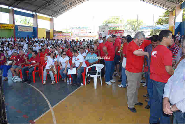 Em encontro municipal, PT anuncia negociações com PC do B e PSB