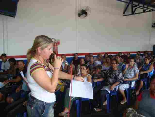 Negociação garante quase 700 servidores no plano de carreira da Educação