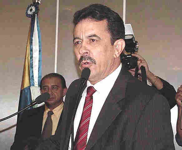 BASTIDORES DA SUCESSÃO: CARLÃO QUER VOLTAR