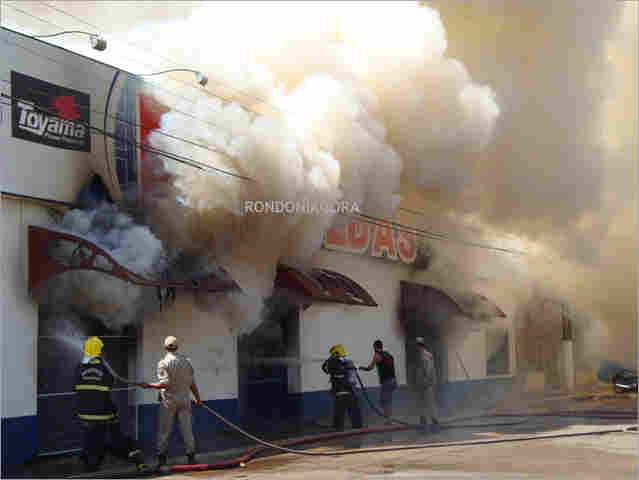 INCÊNDIO DE GRANDES PROPORÇÕES EM PORTO VELHO; VEJA IMAGENS